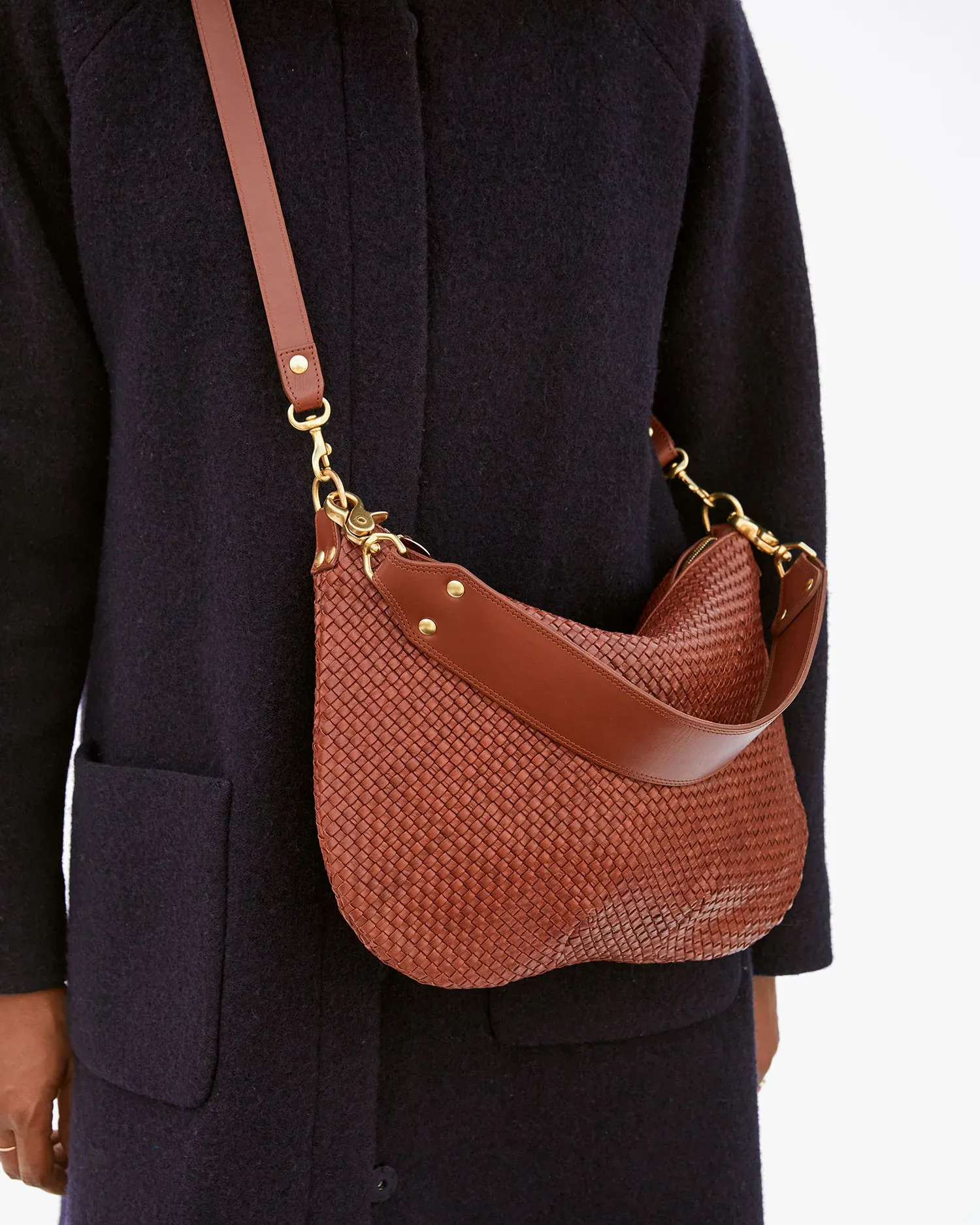Clare V - Moyen Messenger in Toffee Diagonal Woven