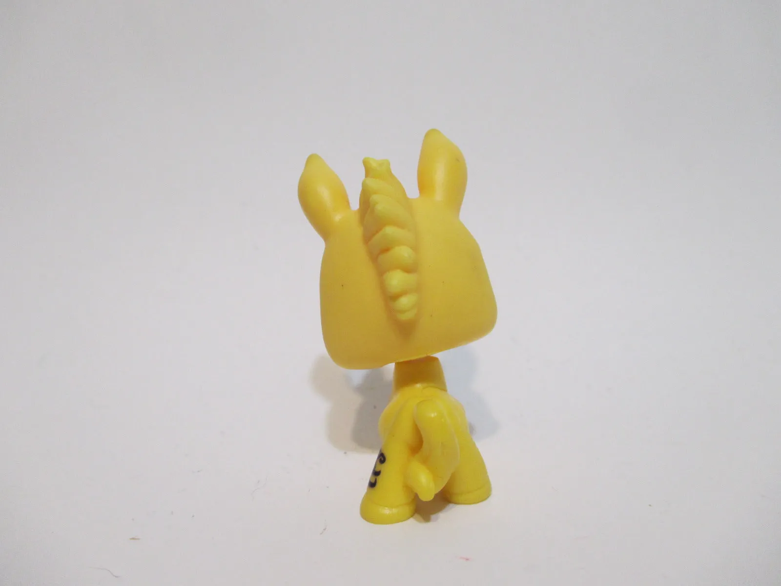 LIKE NEW Littlest Pet Shop Rare Blind Bag Yellow Donkey 2588 Authentic AIK NOV19NPO20